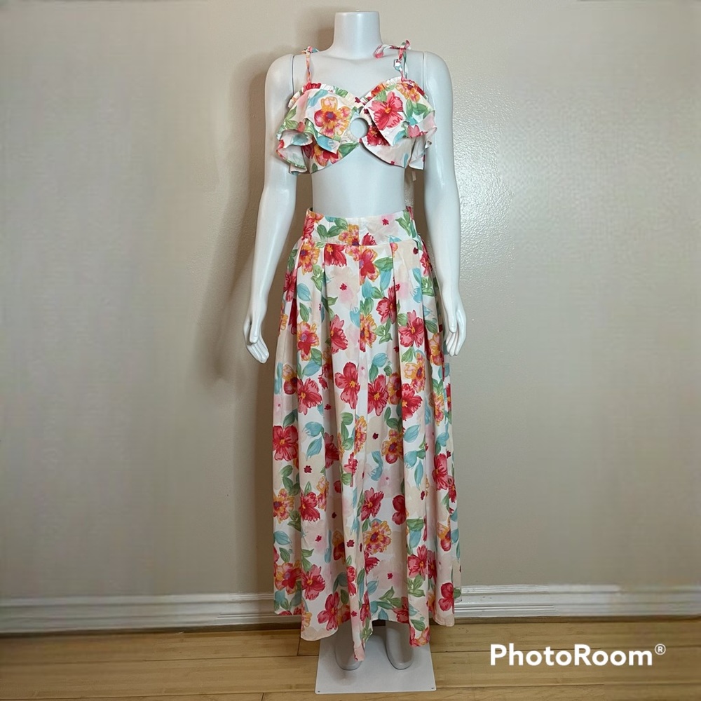 Floral print ring crop top and pleated midi skirt set